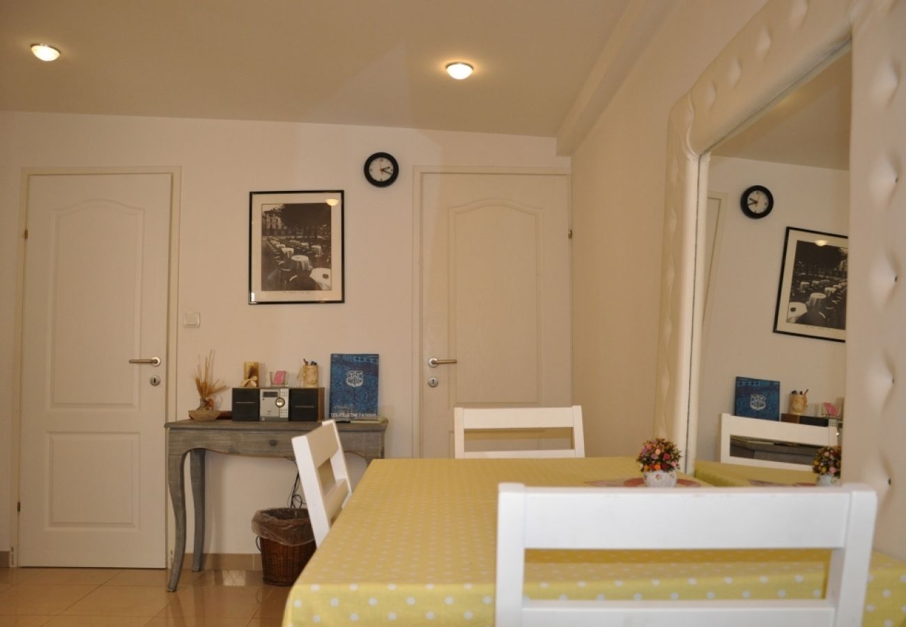 Appartement à Zagreb - Appartement dans Zagreb avec terrasse, Climatisation, WIFI, Machine à laver (3798-1)