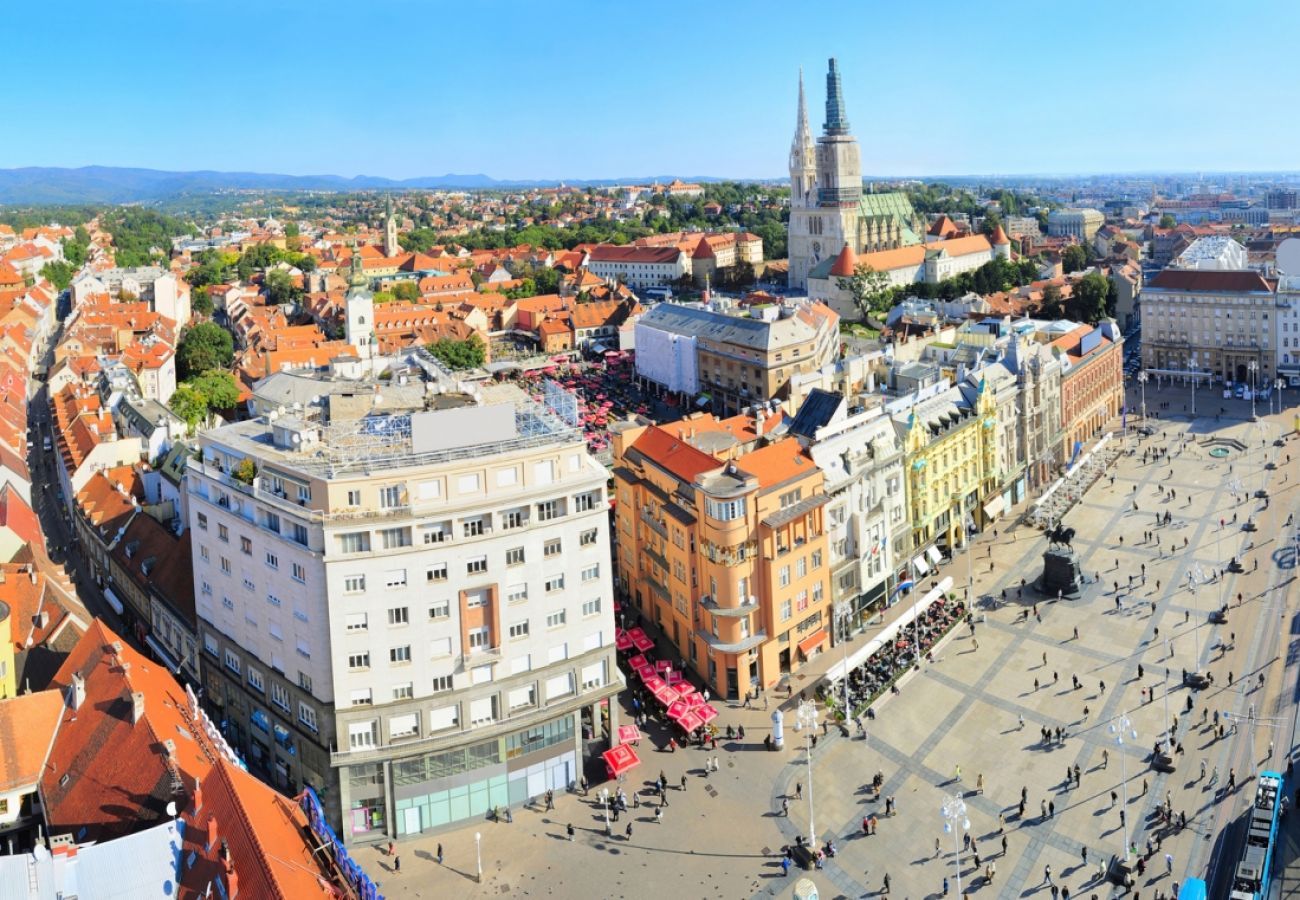 Appartement à Zagreb - Appartement dans Zagreb avec terrasse, Climatisation, WIFI, Machine à laver (3798-1)