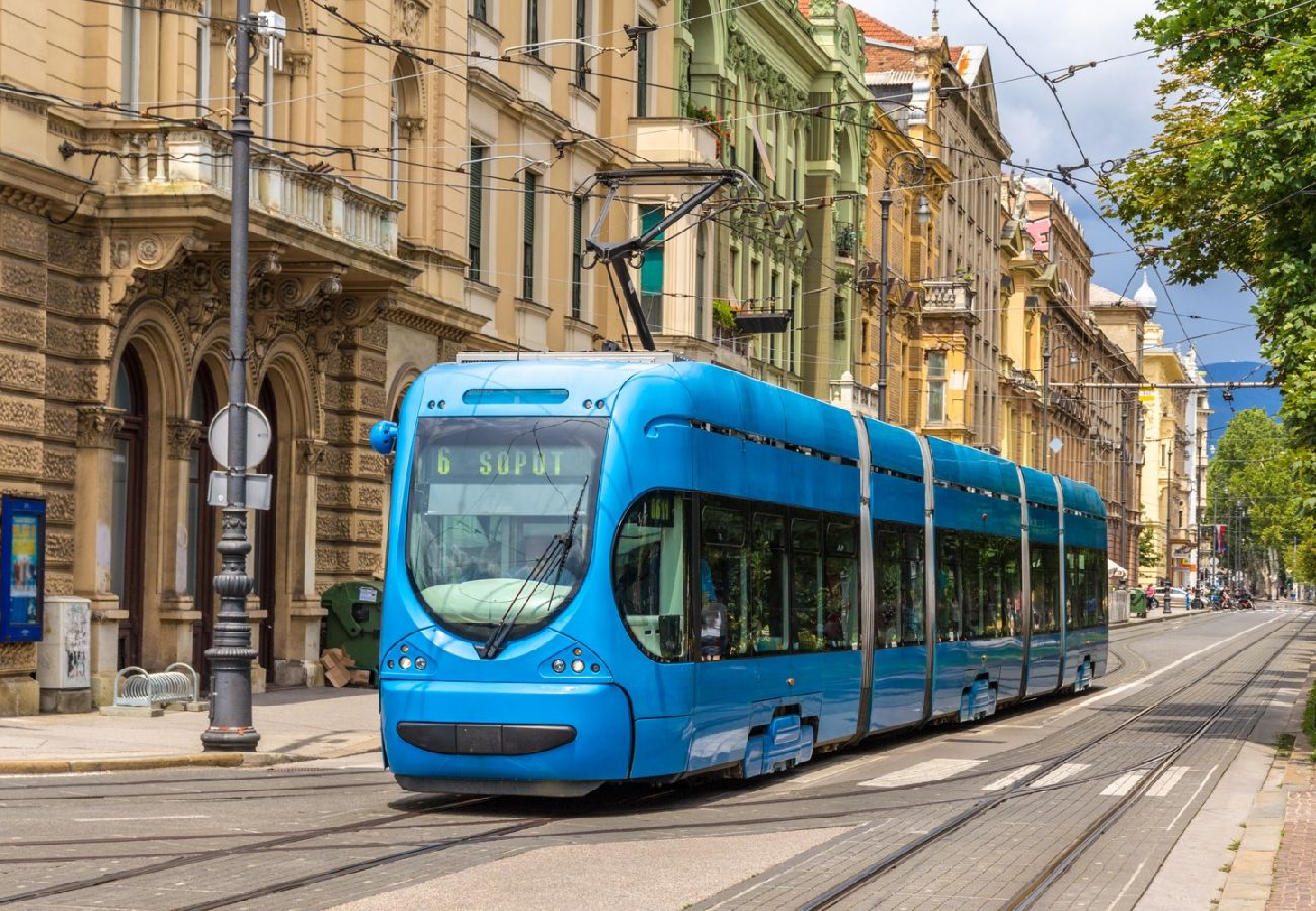 Appartement à Zagreb - Appartement dans Zagreb avec terrasse, Climatisation, WIFI, Machine à laver (3798-1)