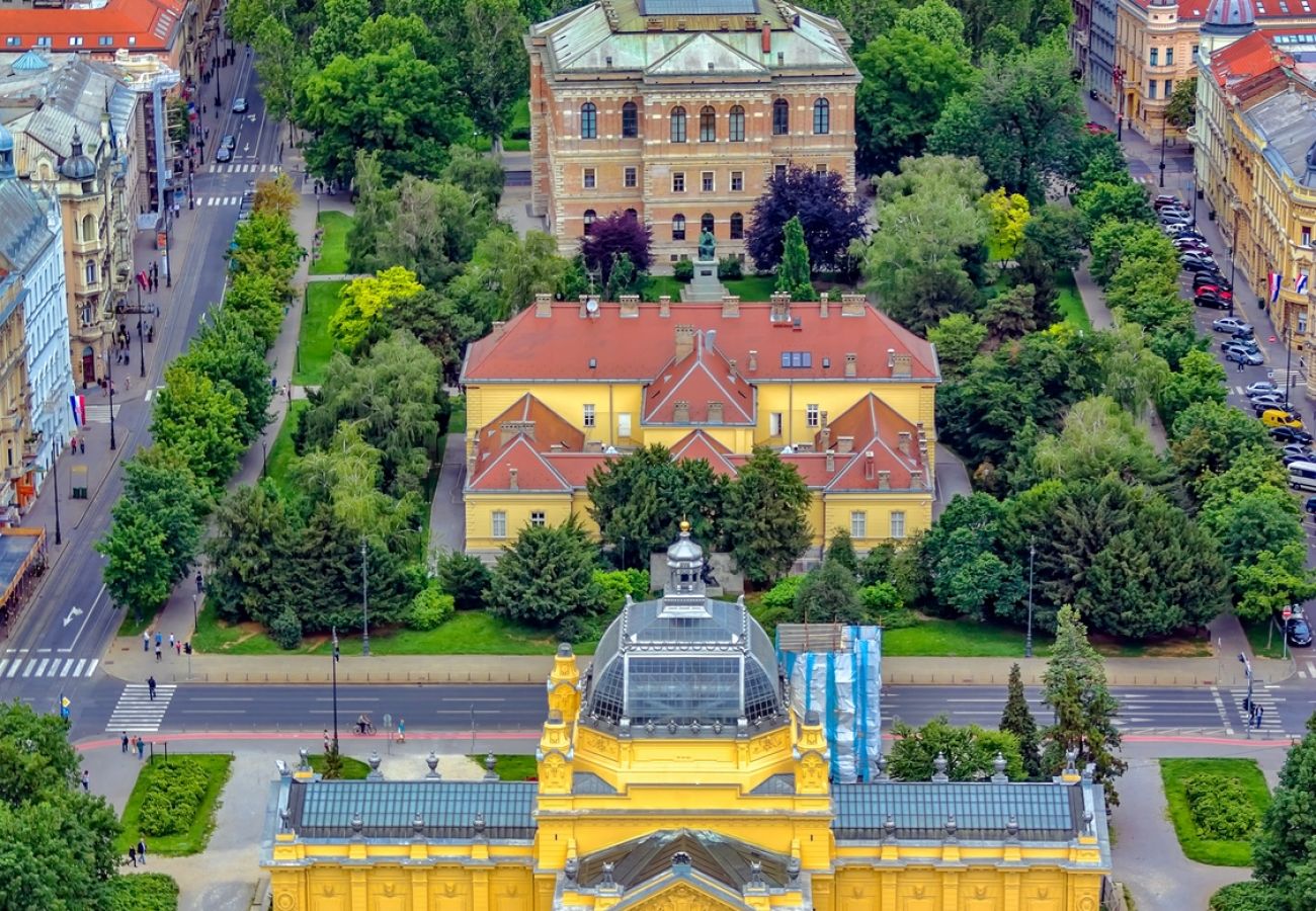 Appartement à Zagreb - Appartement dans Zagreb avec terrasse, Climatisation, WIFI, Machine à laver (3798-1)