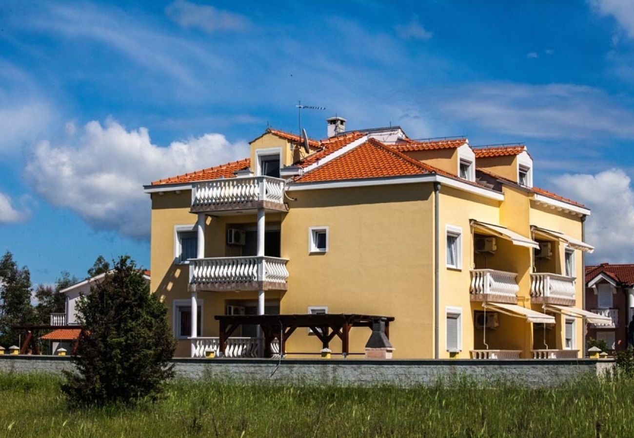 Chambres d'hôtes à Nin - Chambre dans Zaton (Zadar) avec vue mer, terrasse, WIFI, Machine à laver (4141-6)