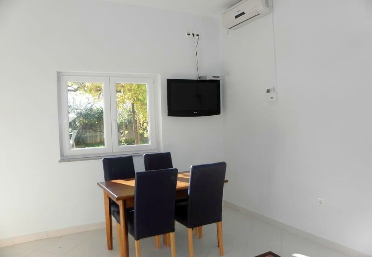 Appartement à Duce - Appartement dans Duće avec terrasse, Climatisation, WIFI, Machine à laver (4166-6)