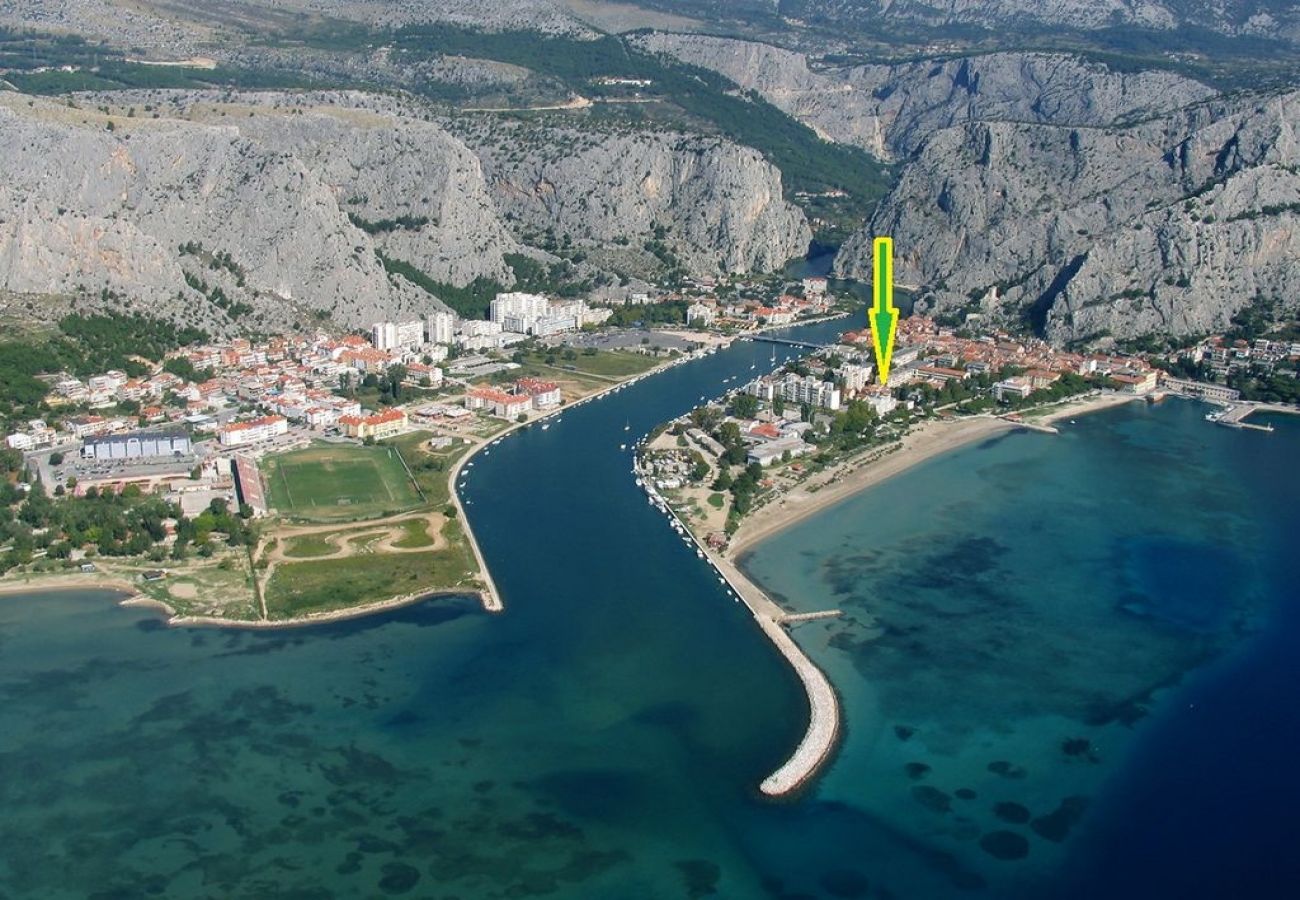 Maison à Omiš - Maison de vacances dans Omiš avec terrasse, Climatisation, WIFI, Machine à laver (4183-1)