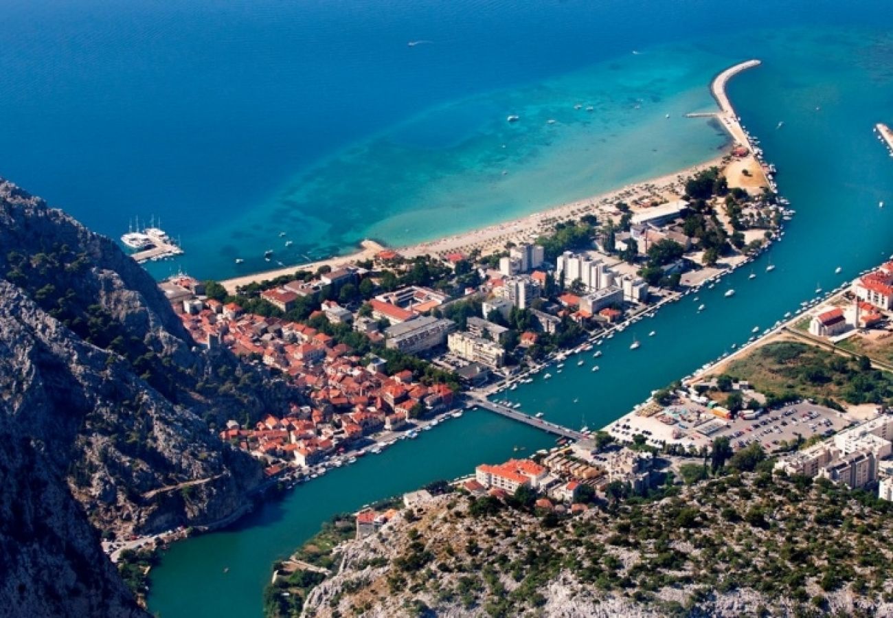 Maison à Omiš - Maison de vacances dans Omiš avec terrasse, Climatisation, WIFI, Machine à laver (4183-1)