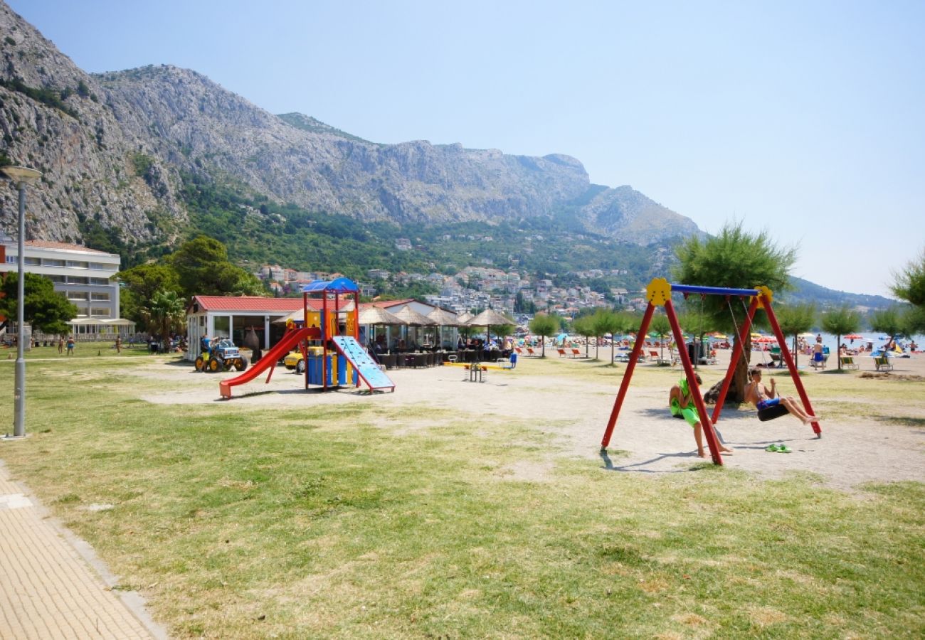 Maison à Omiš - Maison de vacances dans Omiš avec terrasse, Climatisation, WIFI, Machine à laver (4183-1)