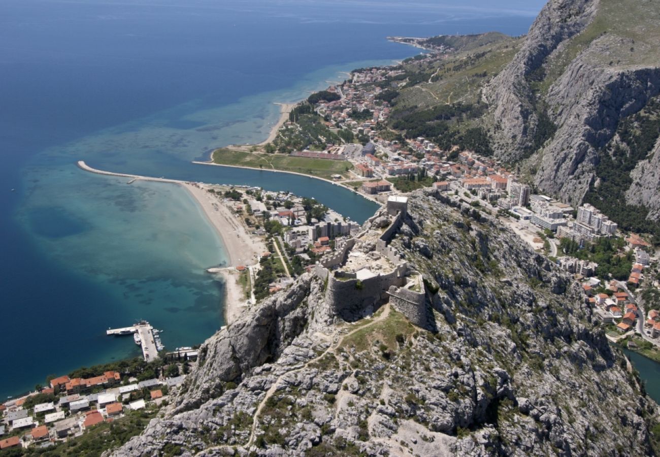 Maison à Omiš - Maison de vacances dans Omiš avec terrasse, Climatisation, WIFI, Machine à laver (4183-1)