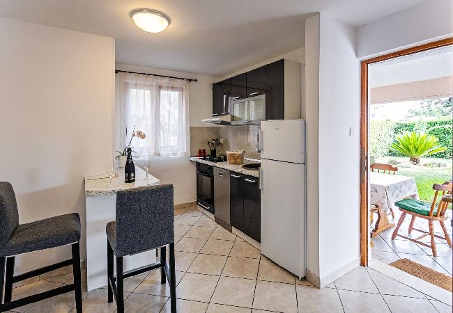 Appartement à Rogoznica - Appartement dans Rogoznica avec terrasse, Climatisation, WIFI, Lave-vaisselle (3338-1) Appartement à Rogoznica - Appartement dans Rogoznica avec terrasse, Climatisation, WIFI, Lave-vaisselle (3338-1)