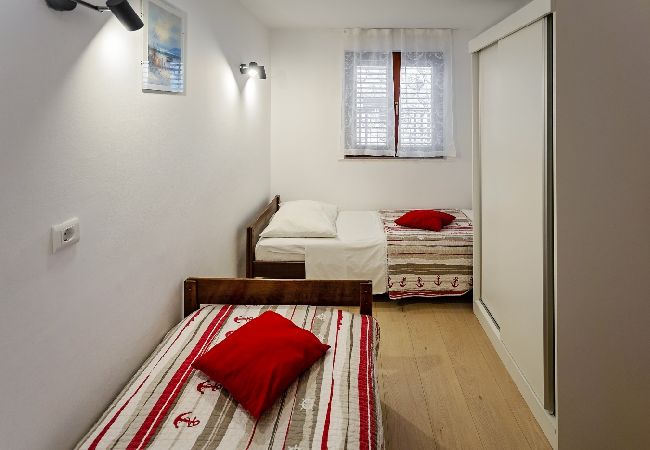 Appartement à Rogoznica - Appartement dans Rogoznica avec terrasse, Climatisation, WIFI, Lave-vaisselle (3338-1) Appartement à Rogoznica - Appartement dans Rogoznica avec terrasse, Climatisation, WIFI, Lave-vaisselle (3338-1)