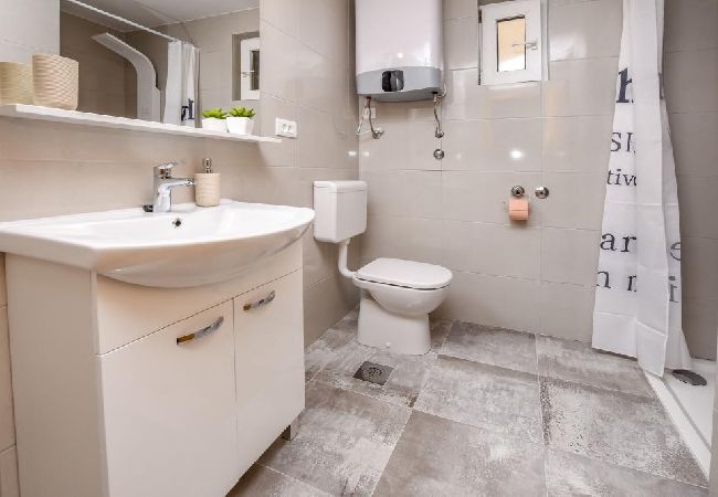 Appartement à Rogoznica - Appartement dans Rogoznica avec terrasse, Climatisation, WIFI, Lave-vaisselle (3338-1) Appartement à Rogoznica - Appartement dans Rogoznica avec terrasse, Climatisation, WIFI, Lave-vaisselle (3338-1)