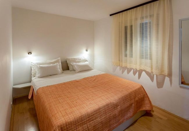 Appartement à Rogoznica - Appartement dans Rogoznica avec terrasse, Climatisation, WIFI, Lave-vaisselle (3338-1) Appartement à Rogoznica - Appartement dans Rogoznica avec terrasse, Climatisation, WIFI, Lave-vaisselle (3338-1)