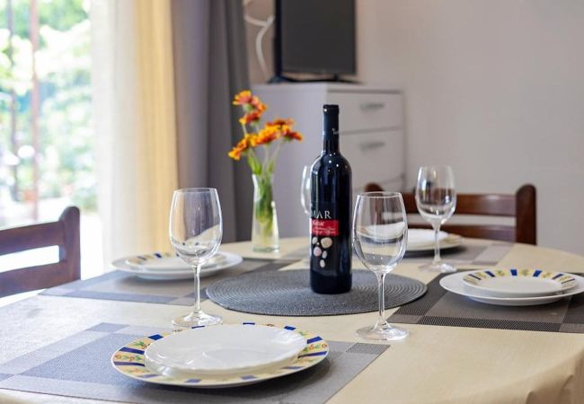 Appartement à Rogoznica - Appartement dans Rogoznica avec terrasse, Climatisation, WIFI, Lave-vaisselle (3338-1) Appartement à Rogoznica - Appartement dans Rogoznica avec terrasse, Climatisation, WIFI, Lave-vaisselle (3338-1)