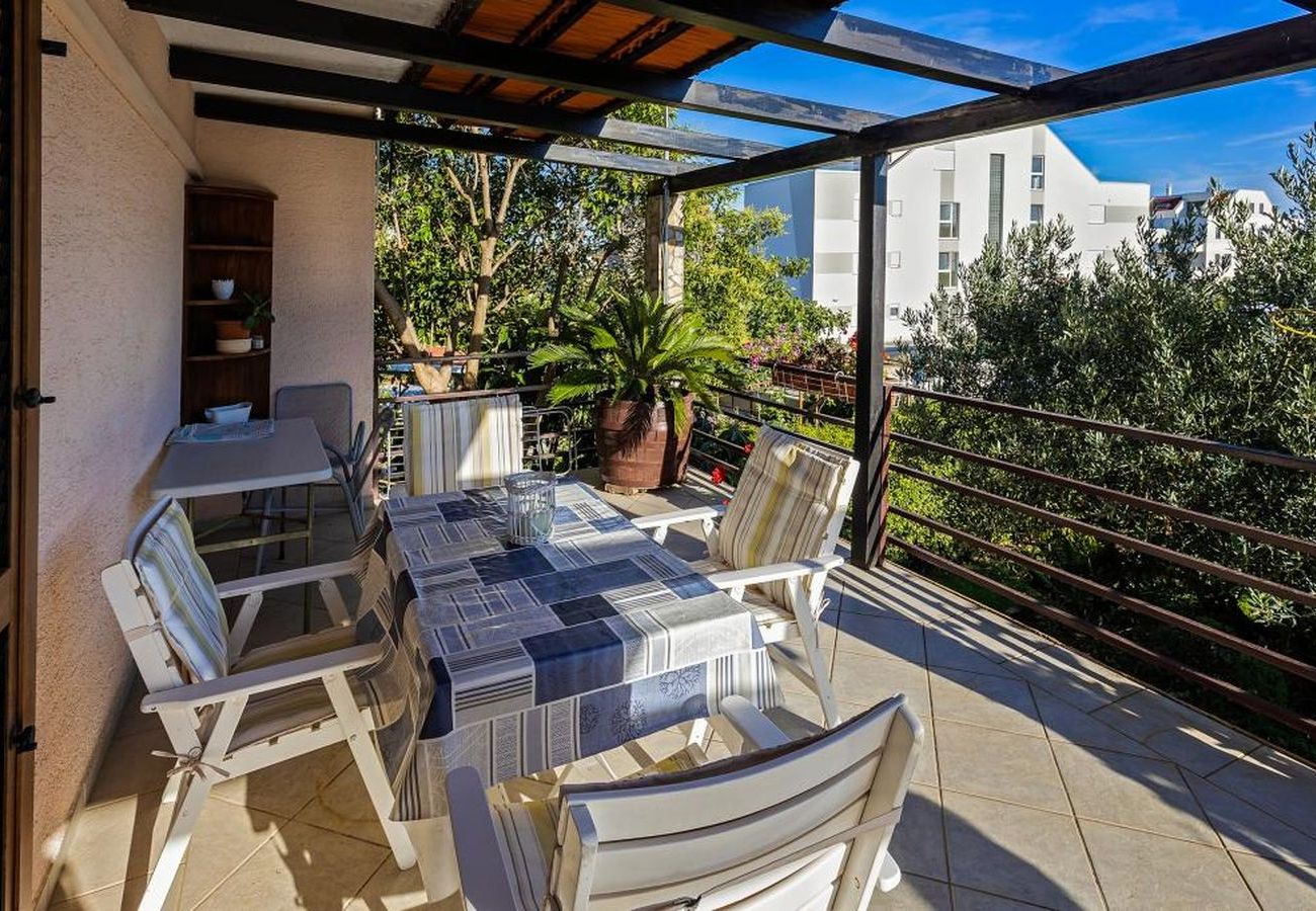 Appartement à Rogoznica - Appartement dans Rogoznica avec terrasse, Climatisation, WIFI, Lave-vaisselle (3338-2)