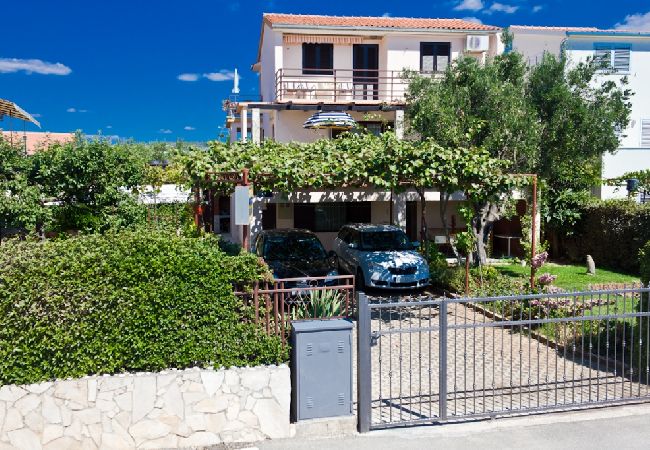 Appartement à Rogoznica - Appartement dans Rogoznica avec terrasse, Climatisation, WIFI (3338-3) Appartement à Rogoznica - Appartement dans Rogoznica avec terrasse, Climatisation, WIFI (3338-3)