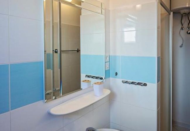 Appartement à Rogoznica - Appartement dans Rogoznica avec terrasse, Climatisation, WIFI (3338-3) Appartement à Rogoznica - Appartement dans Rogoznica avec terrasse, Climatisation, WIFI (3338-3)