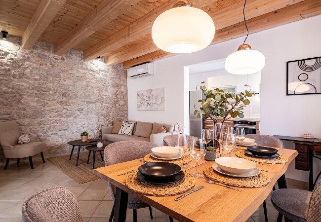 Maison à Lukoran - Maison de vacances dans Lukoran avec vue mer, terrasse, Climatisation, WIFI (4200-1) Maison à Lukoran - Maison de vacances dans Lukoran avec vue mer, terrasse, Climatisation, WIFI (4200-1)