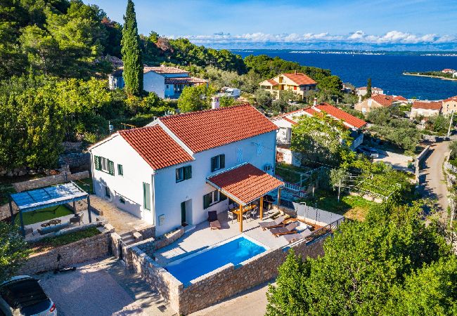 Maison à Lukoran - Maison de vacances dans Lukoran avec vue mer, terrasse, Climatisation, WIFI (4200-1) Maison à Lukoran - Maison de vacances dans Lukoran avec vue mer, terrasse, Climatisation, WIFI (4200-1)