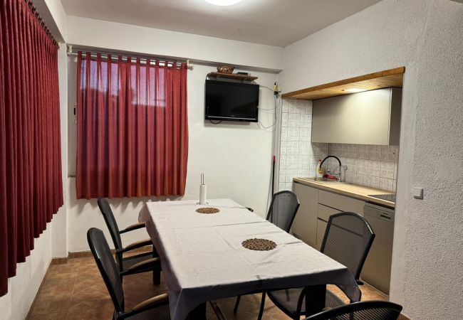 Appartement à Seline - Appartement à Seline avec vue sur la mer, terrasse, W-LAN, lave-linge (4209-2) Appartement à Seline - Appartement à Seline avec vue sur la mer, terrasse, W-LAN, lave-linge (4209-2)