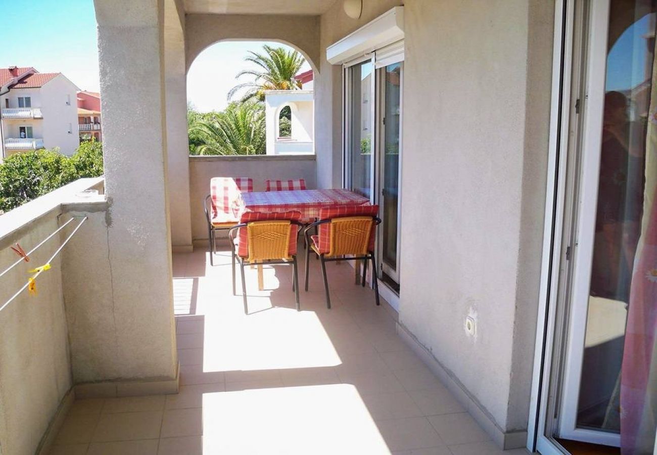 Appartement à Lopar - Appartement dans Lopar avec terrasse, Climatisation, WIFI, Lave-vaisselle (4224-4)