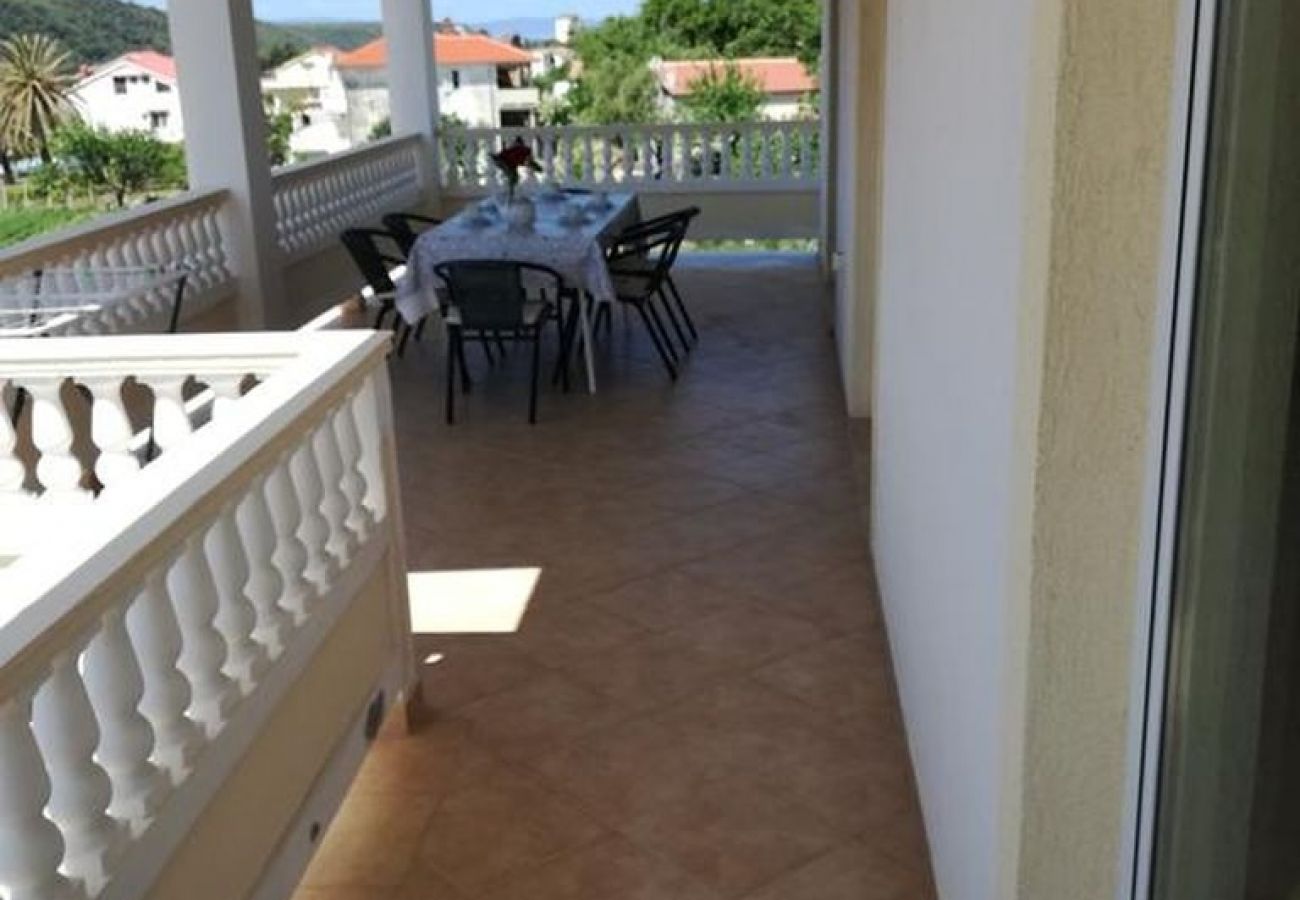 Appartement à Kampor - Appartement dans Kampor avec terrasse, Climatisation, WIFI (4235-3)