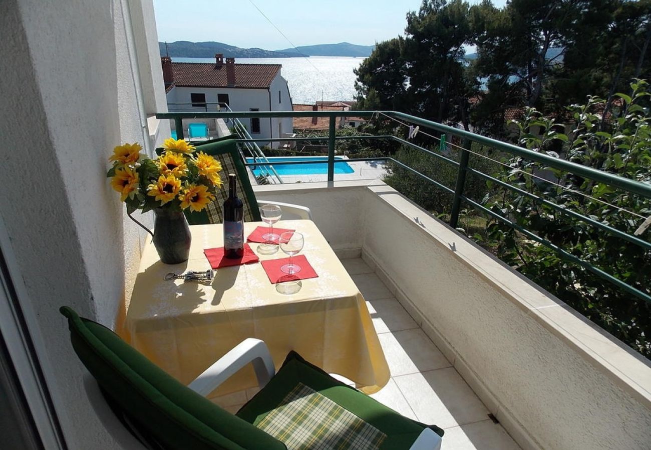 Appartement à Trogir - Appartement dans Trogir avec vue mer, Balcon, Climatisation, WIFI (4236-1)