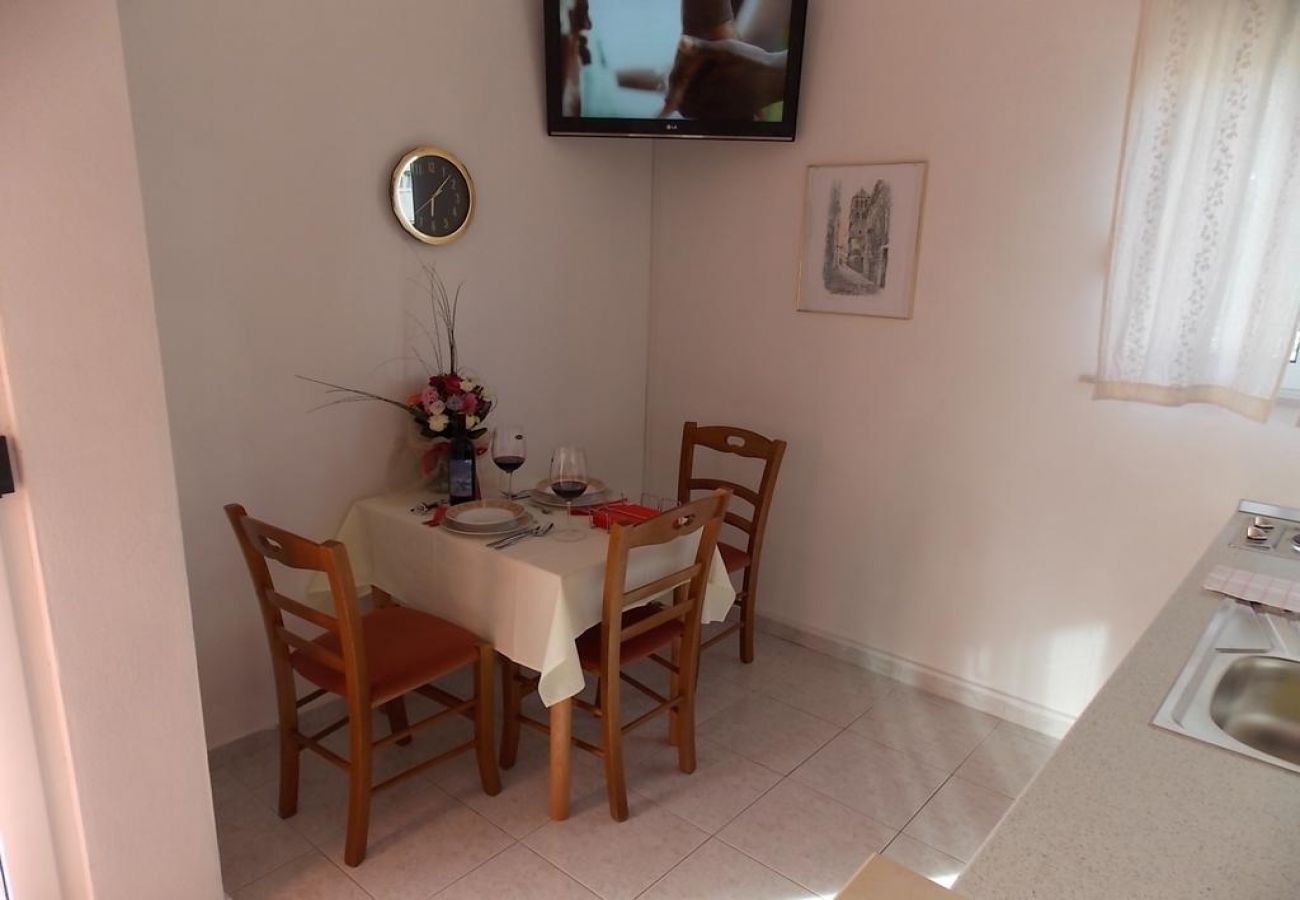 Appartement à Trogir - Appartement dans Trogir avec vue mer, Balcon, Climatisation, WIFI (4236-1)