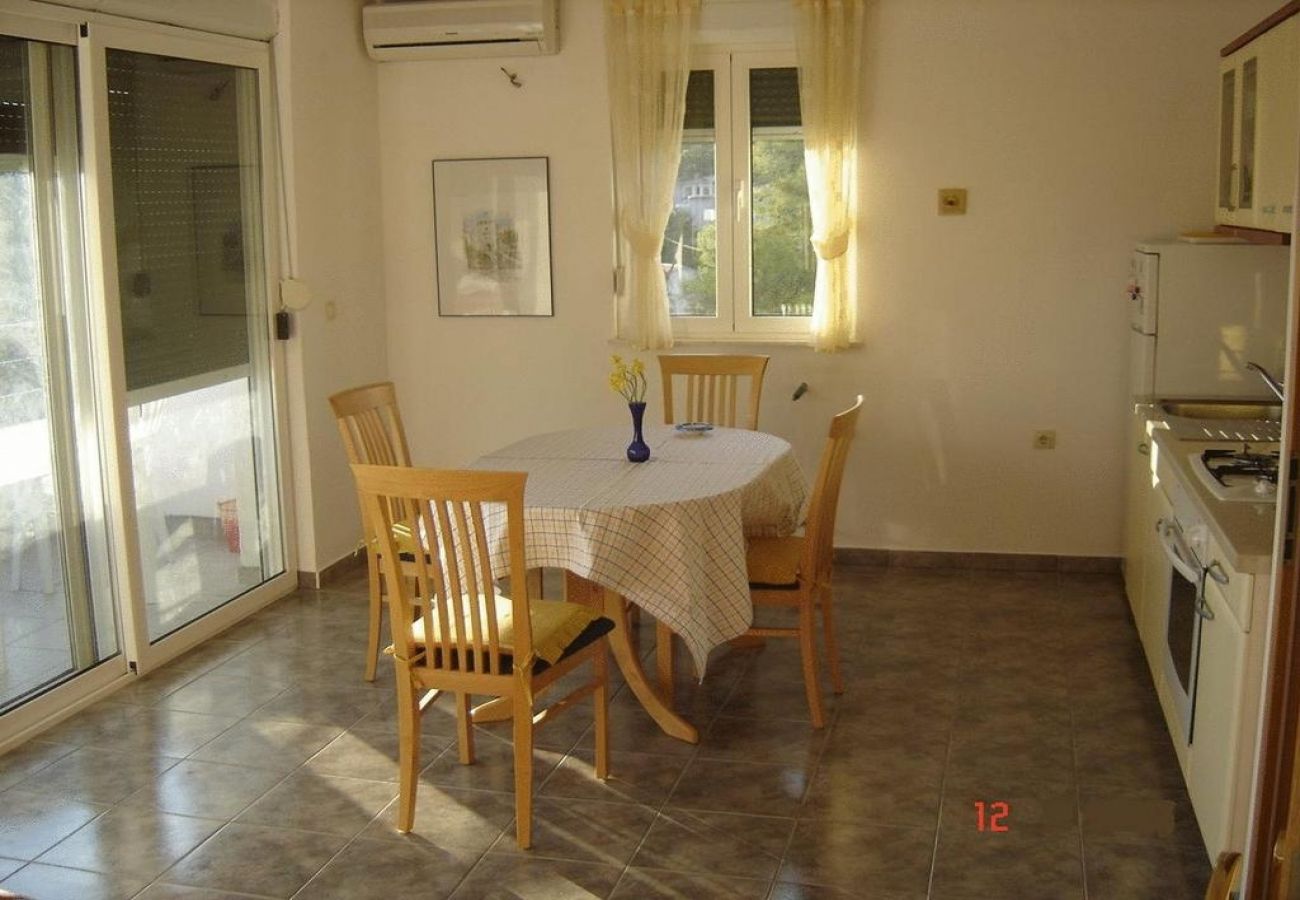 Appartement à Trogir - Appartement dans Trogir avec vue mer, Balcon, Climatisation, WIFI (4236-3)