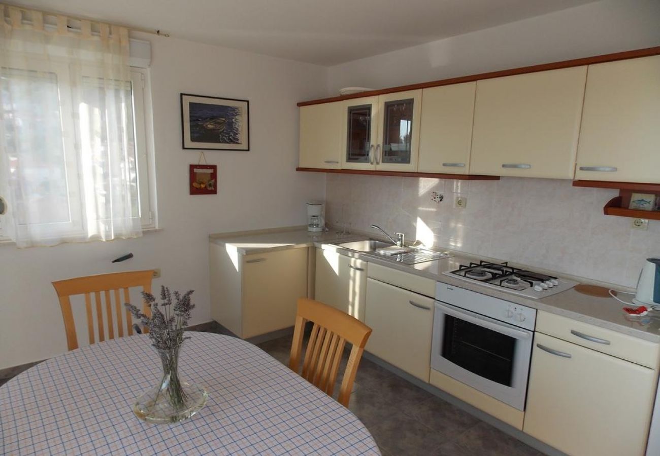 Appartement à Trogir - Appartement dans Trogir avec vue mer, Balcon, Climatisation, WIFI (4236-3)