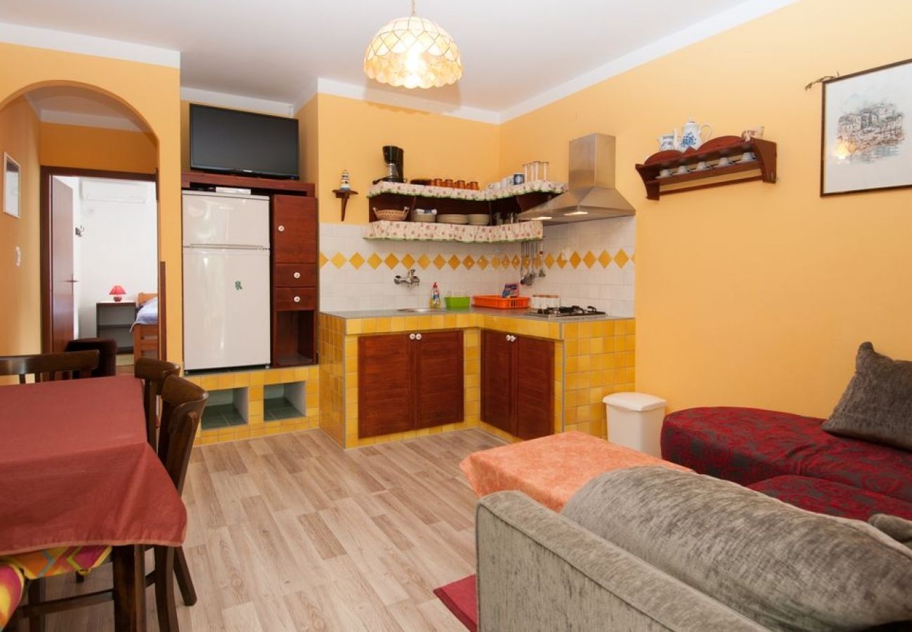 Appartement à Mali Lošinj - Appartement dans Mali Lošinj avec terrasse, Climatisation, WIFI, Machine à laver (4241-1)