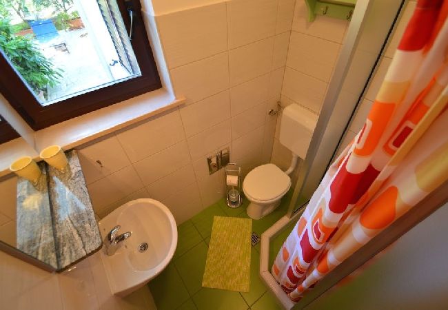 Appartement à Mali Lošinj - Appartement dans Mali Lošinj avec terrasse, Climatisation, WIFI, Machine à laver (4241-2) Appartement à Mali Lošinj - Appartement dans Mali Lošinj avec terrasse, Climatisation, WIFI, Machine à laver (4241-2)