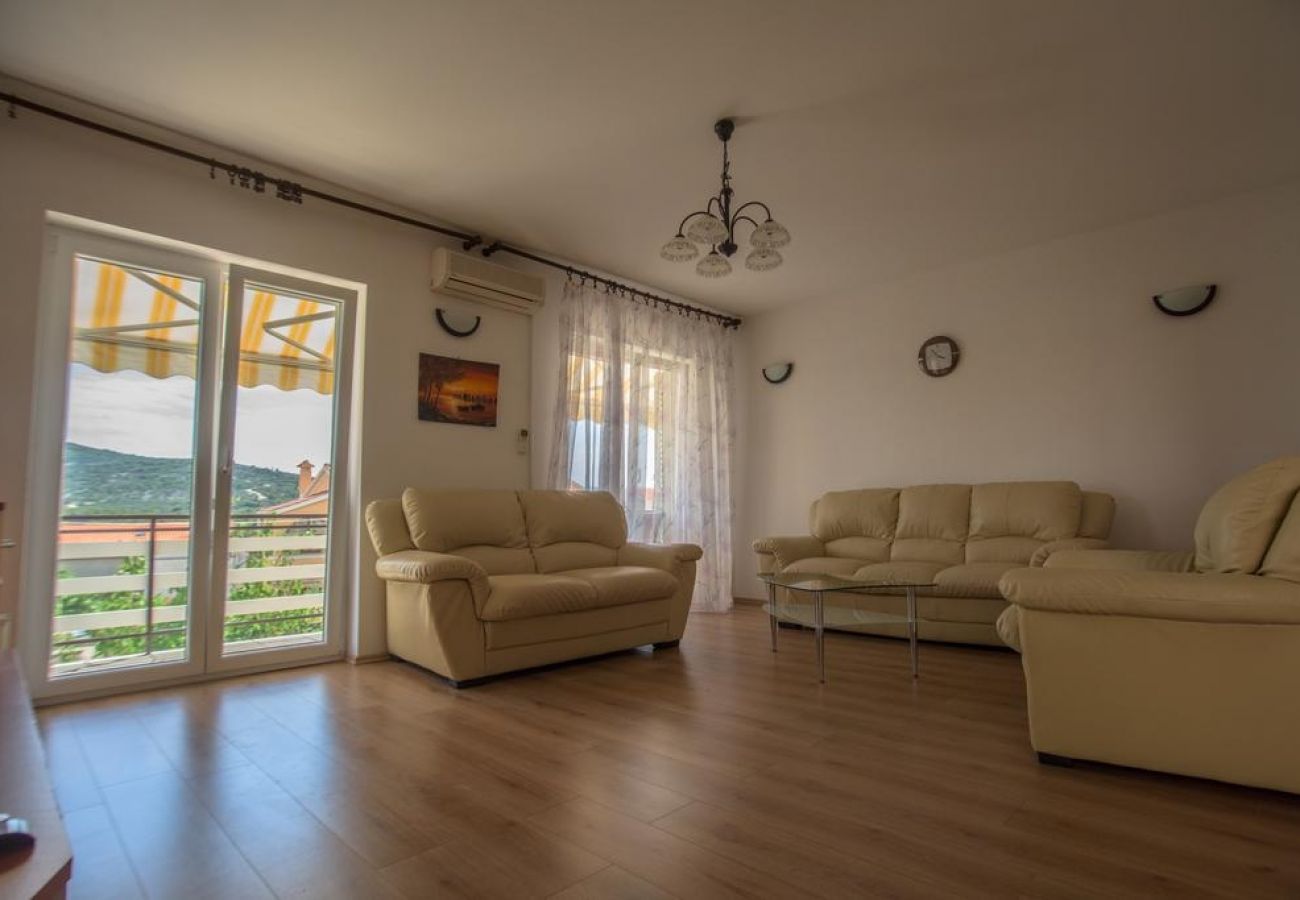 Appartement à Cres - Appartement dans Cres avec vue mer, Balcon, Climatisation, WIFI (4249-1)