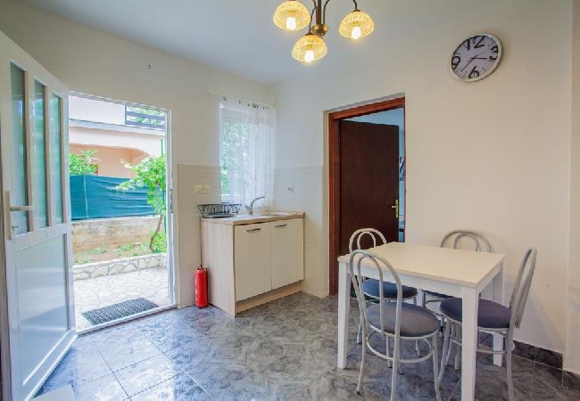 Appartement à Cres - Appartement dans Cres avec Balcon, Climatisation, WIFI, Machine à laver (4249-2) Appartement à Cres - Appartement dans Cres avec Balcon, Climatisation, WIFI, Machine à laver (4249-2)