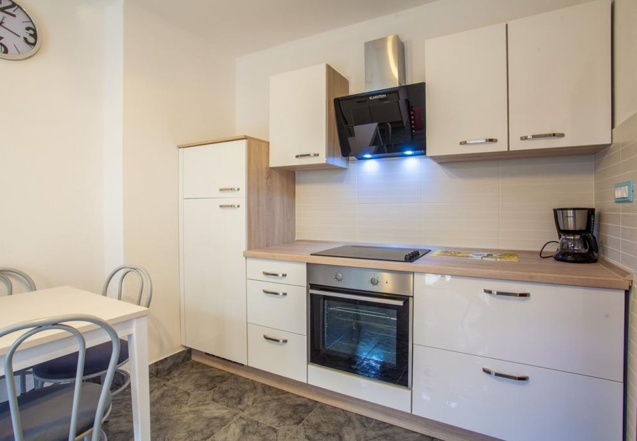 Appartement à Cres - Appartement dans Cres avec Balcon, Climatisation, WIFI, Machine à laver (4249-2)