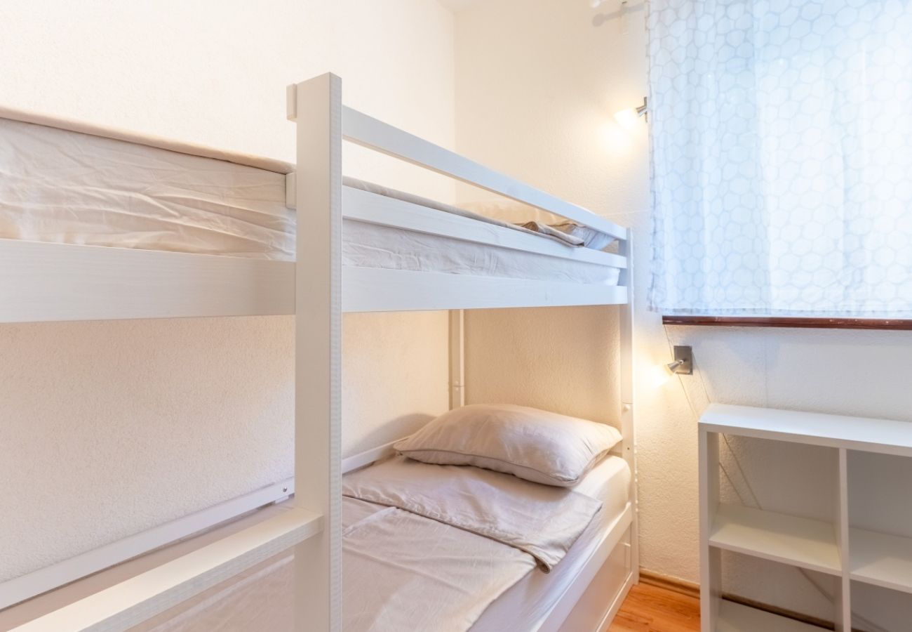 Appartement à Cres - Appartement dans Cres avec Balcon, Climatisation, WIFI, Machine à laver (4249-2)