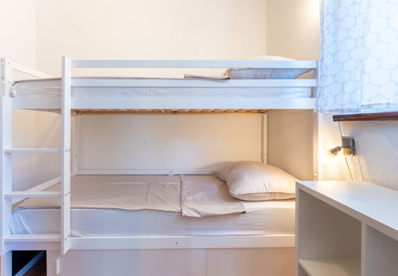 Appartement à Cres - Appartement dans Cres avec Balcon, Climatisation, WIFI, Machine à laver (4249-2)