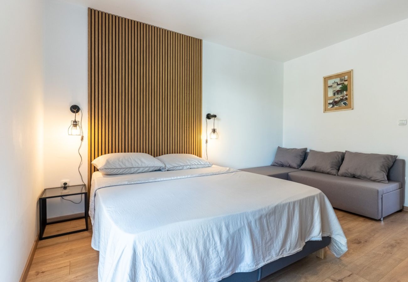 Appartement à Cres - Appartement dans Cres avec Balcon, Climatisation, WIFI, Machine à laver (4249-2)