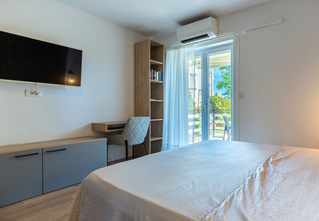 Appartement à Cres - Appartement dans Cres avec Balcon, Climatisation, WIFI, Machine à laver (4249-2)