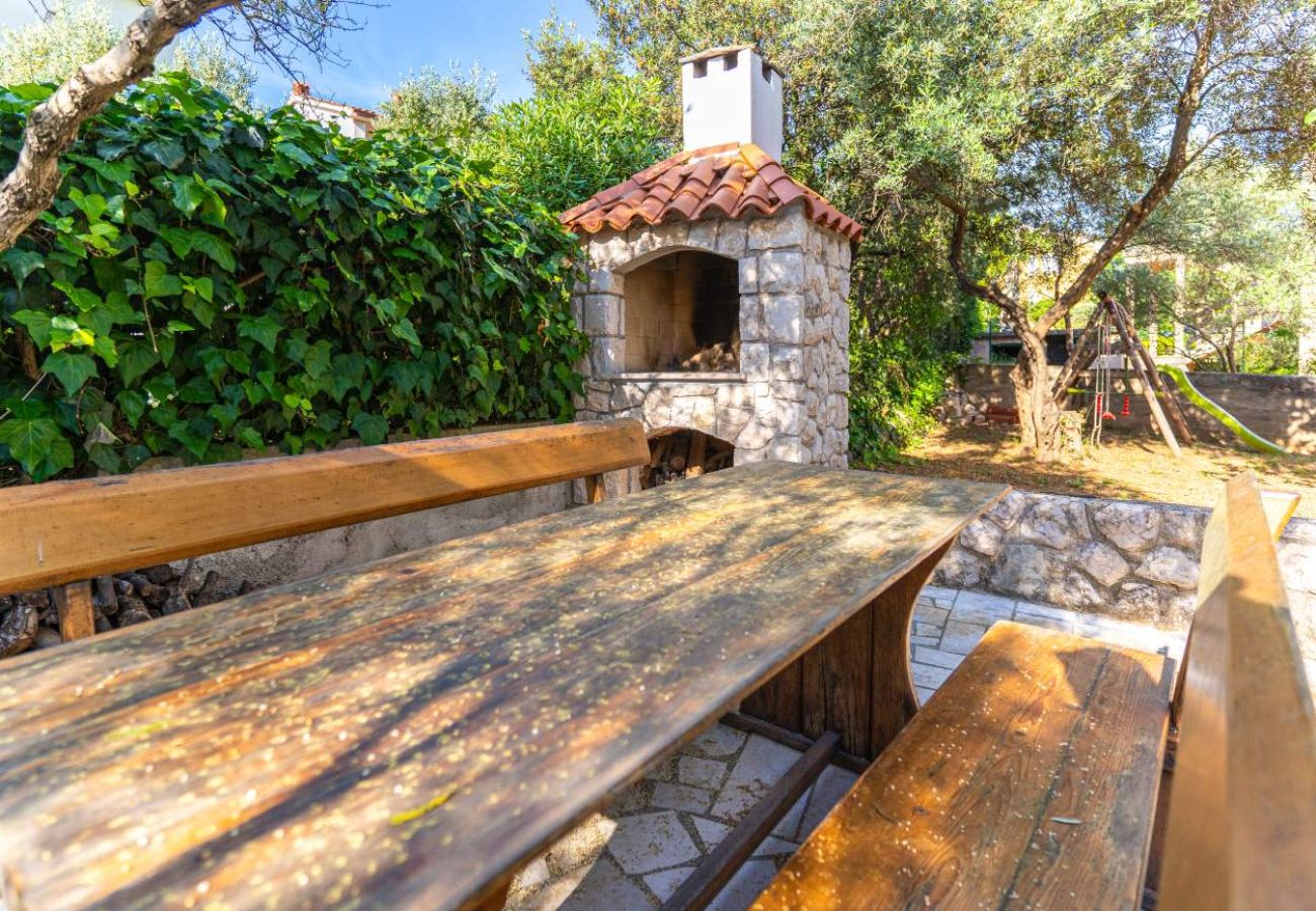 Appartement à Cres - Appartement dans Cres avec Balcon, Climatisation, WIFI, Machine à laver (4249-2)