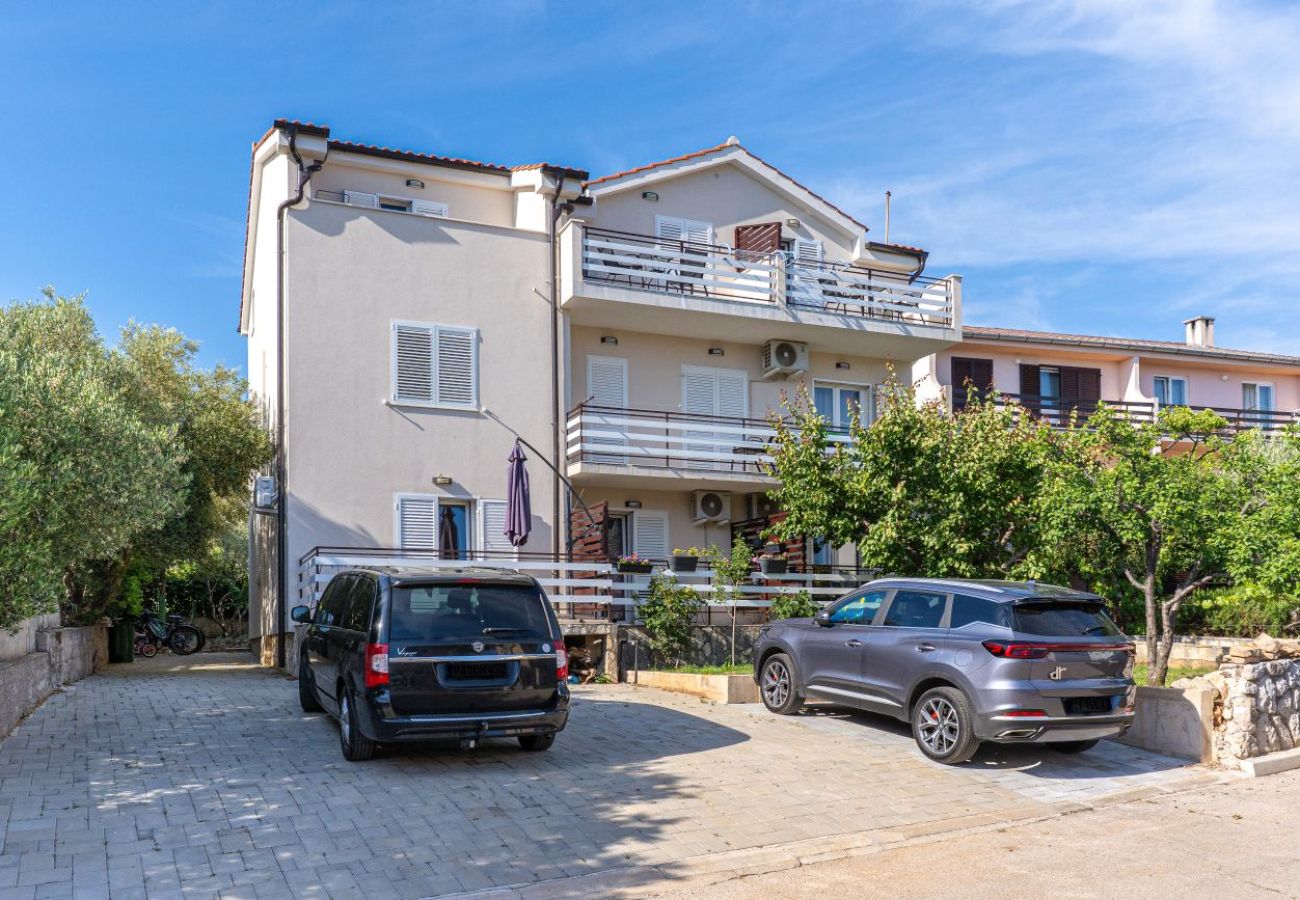 Appartement à Cres - Appartement dans Cres avec Balcon, Climatisation, WIFI, Machine à laver (4249-2)