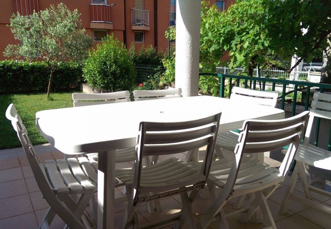 Appartement à Umag - Appartement dans Umag avec terrasse, Climatisation, WIFI (4259-2)