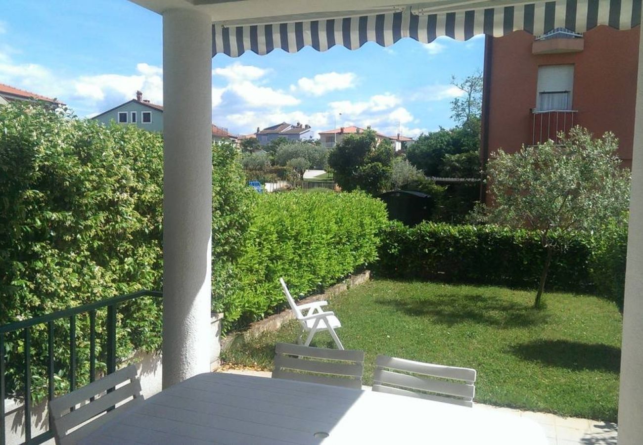 Appartement à Umag - Appartement dans Umag avec terrasse, Climatisation, WIFI (4259-2)