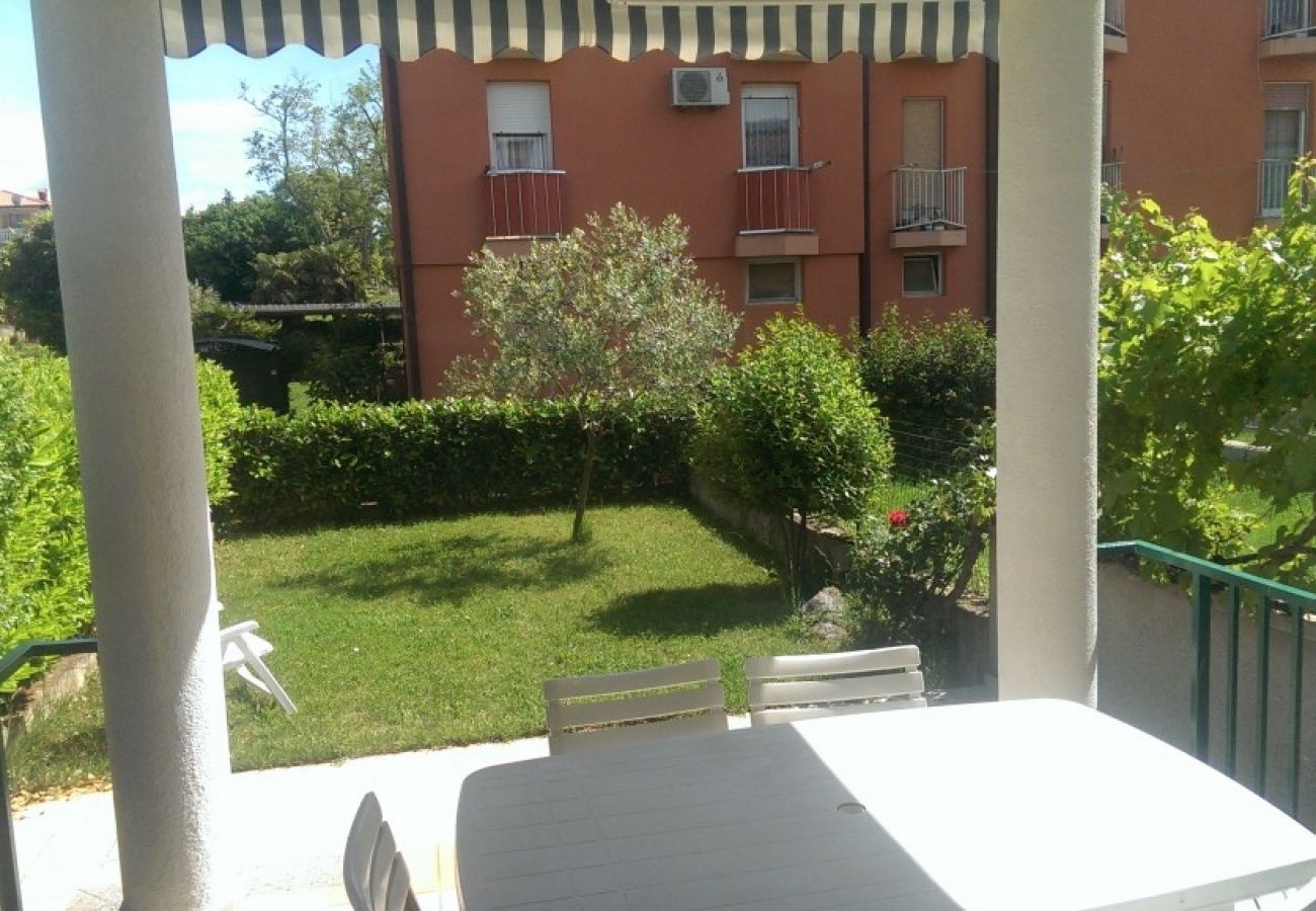 Appartement à Umag - Appartement dans Umag avec terrasse, Climatisation, WIFI (4259-2)