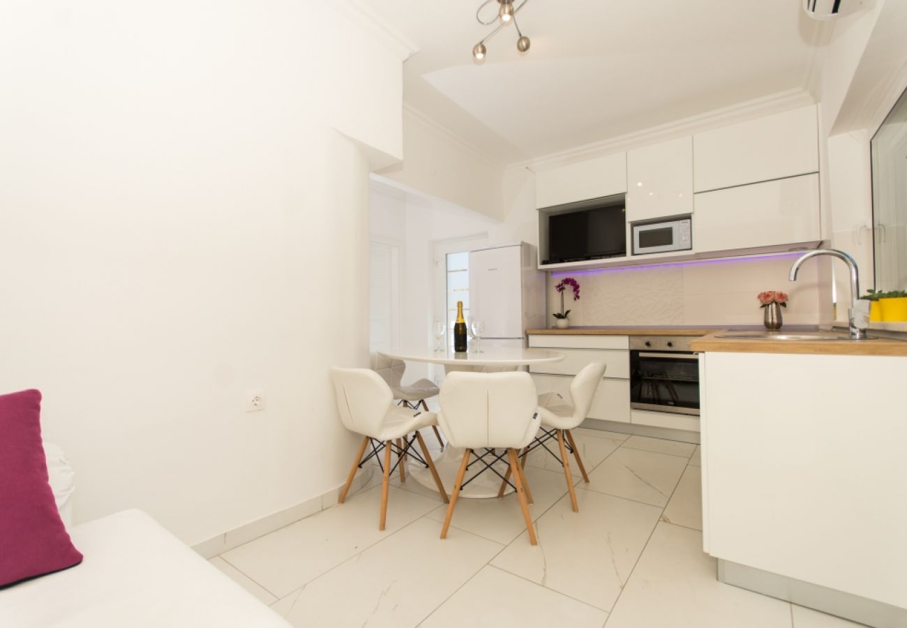 Appartement à Trogir - Appartement dans Trogir avec vue mer, terrasse, Climatisation, WIFI (3459-3)