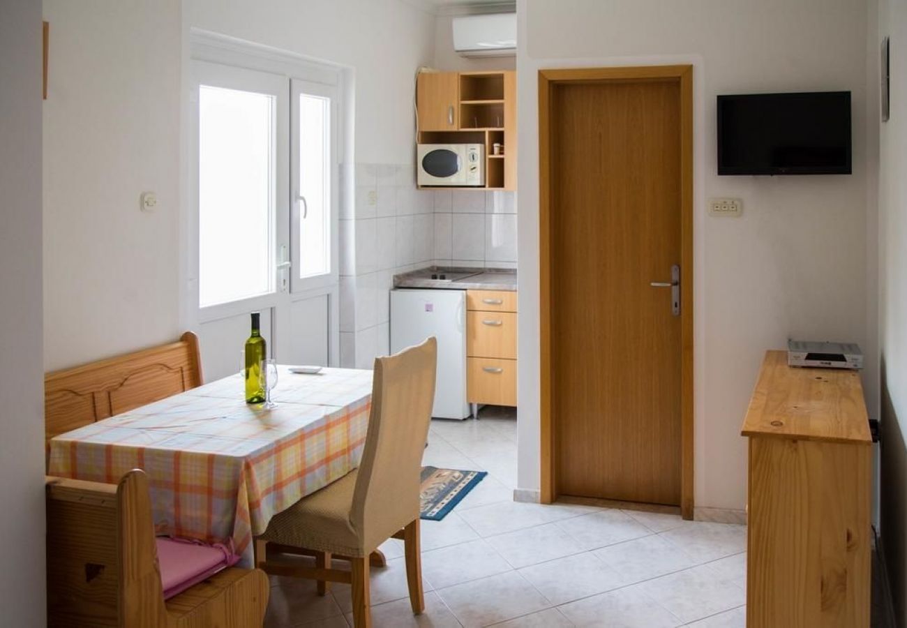 Appartement à Vodice - Appartement dans Vodice avec Balcon, Climatisation, WIFI, Machine à laver (4266-1)