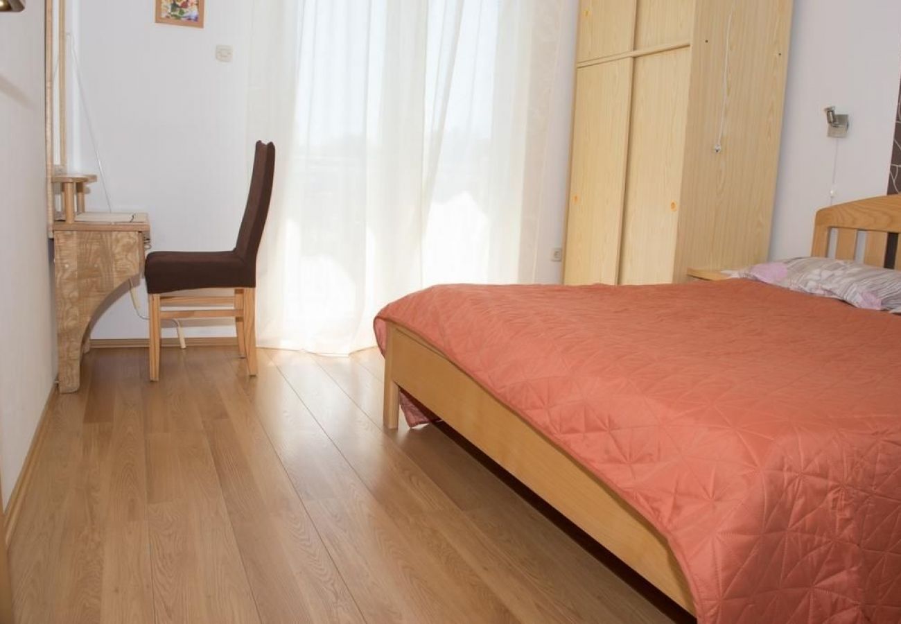 Appartement à Vodice - Appartement dans Vodice avec Balcon, Climatisation, WIFI, Machine à laver (4266-1)