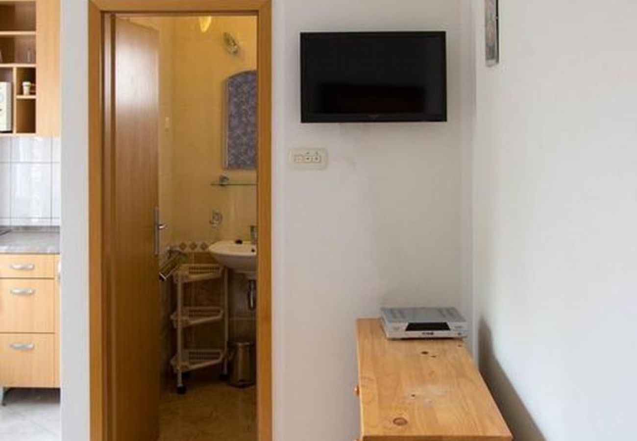 Appartement à Vodice - Appartement dans Vodice avec Balcon, Climatisation, WIFI, Machine à laver (4266-1)