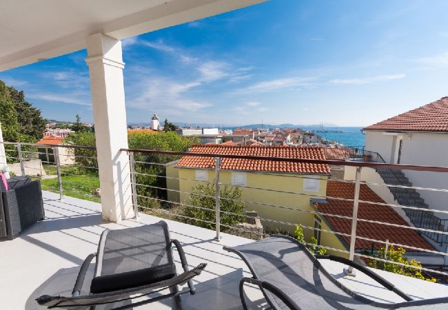 Appartement à Tribunj - Appartement dans Tribunj avec vue mer, terrasse, Climatisation, WIFI (4265-2) Appartement à Tribunj - Appartement dans Tribunj avec vue mer, terrasse, Climatisation, WIFI (4265-2)