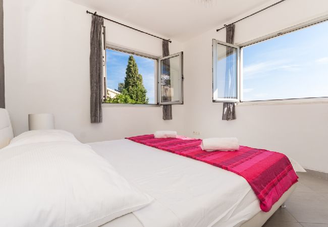 Appartement à Tribunj - Appartement dans Tribunj avec vue mer, terrasse, Climatisation, WIFI (4265-2) Appartement à Tribunj - Appartement dans Tribunj avec vue mer, terrasse, Climatisation, WIFI (4265-2)