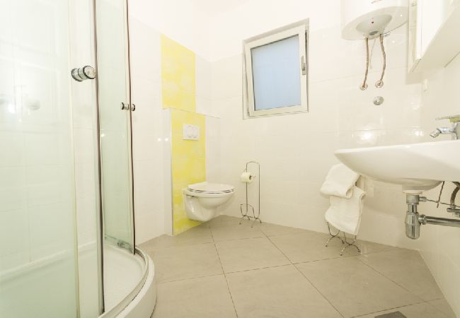 Appartement à Tribunj - Appartement dans Tribunj avec vue mer, terrasse, Climatisation, WIFI (4265-2) Appartement à Tribunj - Appartement dans Tribunj avec vue mer, terrasse, Climatisation, WIFI (4265-2)