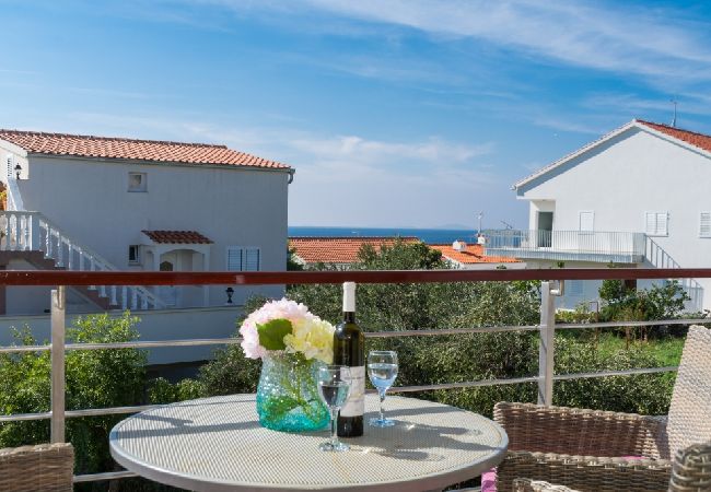 Appartement à Tribunj - Appartement dans Tribunj avec vue mer, terrasse, Climatisation, WIFI (4265-2) Appartement à Tribunj - Appartement dans Tribunj avec vue mer, terrasse, Climatisation, WIFI (4265-2)