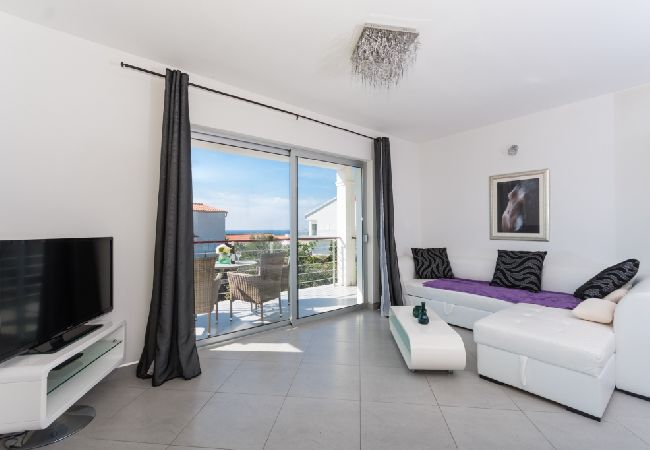 Appartement à Tribunj - Appartement dans Tribunj avec vue mer, terrasse, Climatisation, WIFI (4265-2) Appartement à Tribunj - Appartement dans Tribunj avec vue mer, terrasse, Climatisation, WIFI (4265-2)